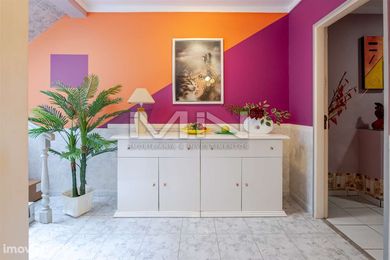 Moradia T2+1 - 2km do Centro de Espinho - Possibilidade Permuta - Grande imagem: 2/48