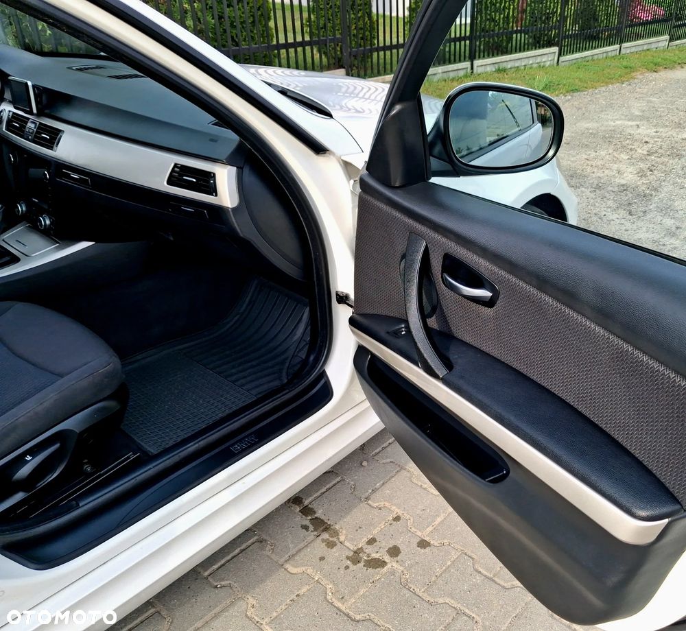 BMW Seria 3 318d DPF Edition Lifestyle - 21