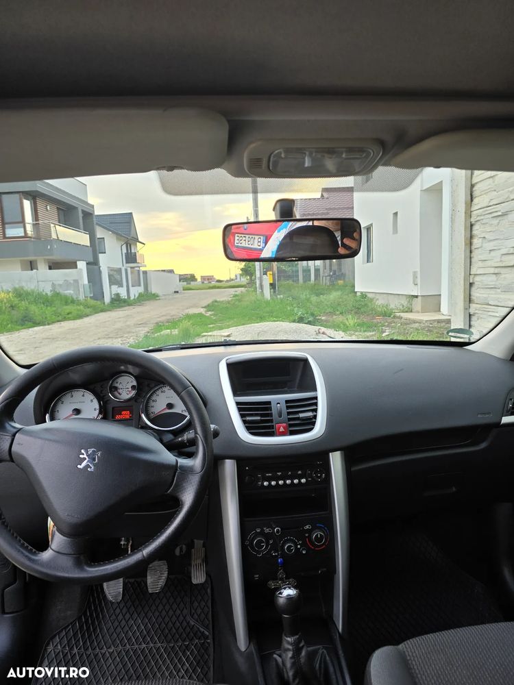 Peugeot 207 95 VTi Family - 4