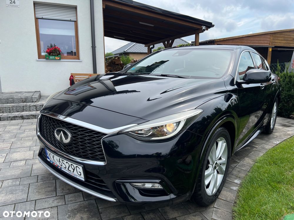 Infiniti Q30 - 2