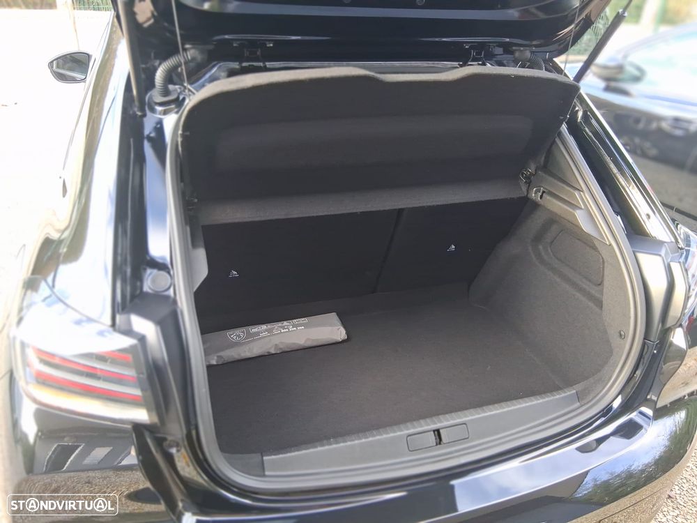 Peugeot 208 1.2 Hybrid Allure e-DCS6 - 12