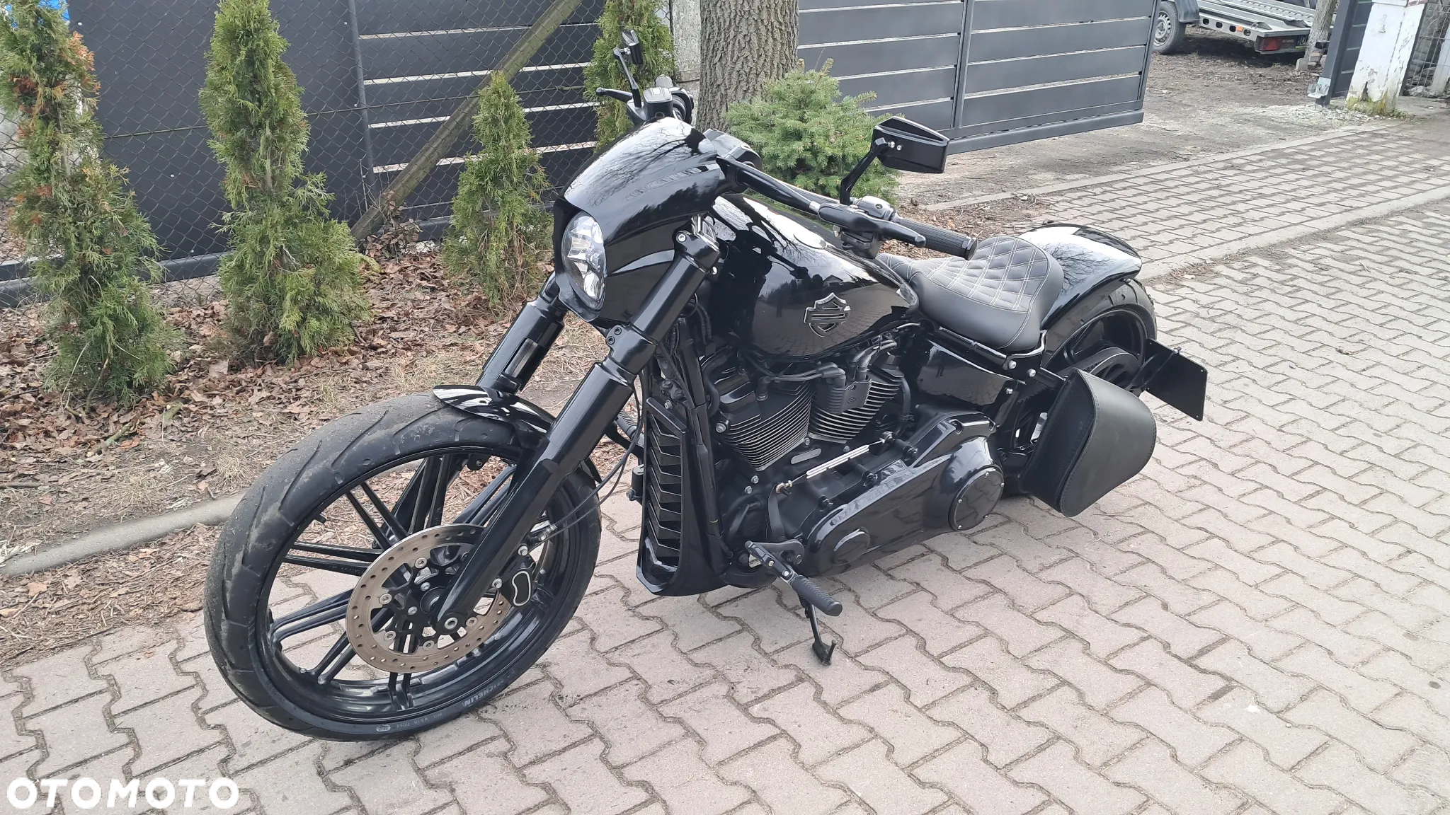 Harley-Davidson Softail Breakout - 3