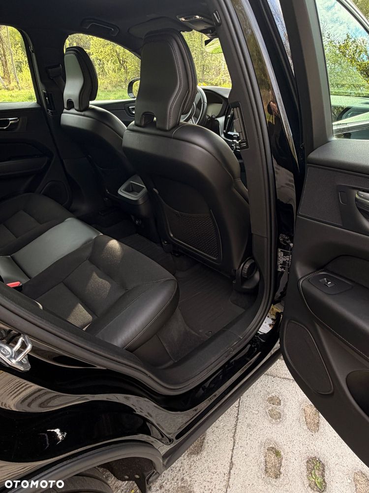 Volvo XC 60 T5 GPF Momentum - 22