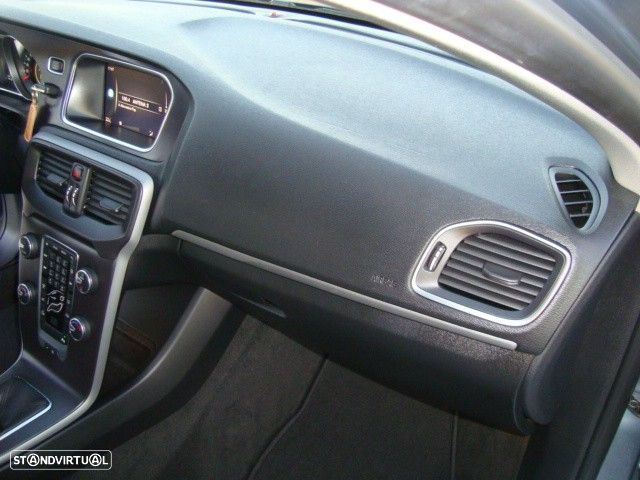 Volvo V40 2.0 D3 R-Design Momentum - 25