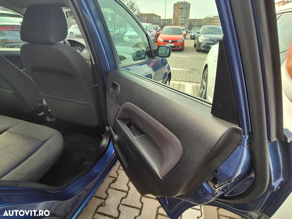 Ford Fiesta 1.3i Ambiente - 8