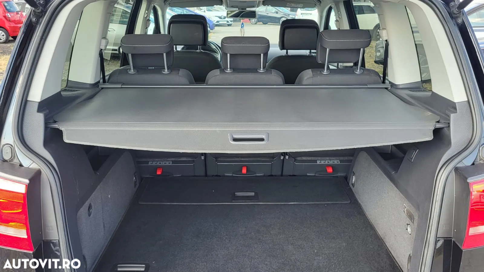 Volkswagen Touran - 8
