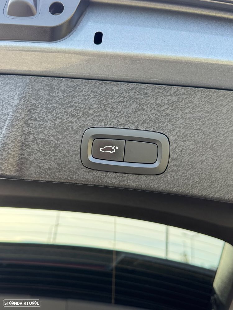 Volvo XC 40 2.0 D3 Momentum Plus - 21