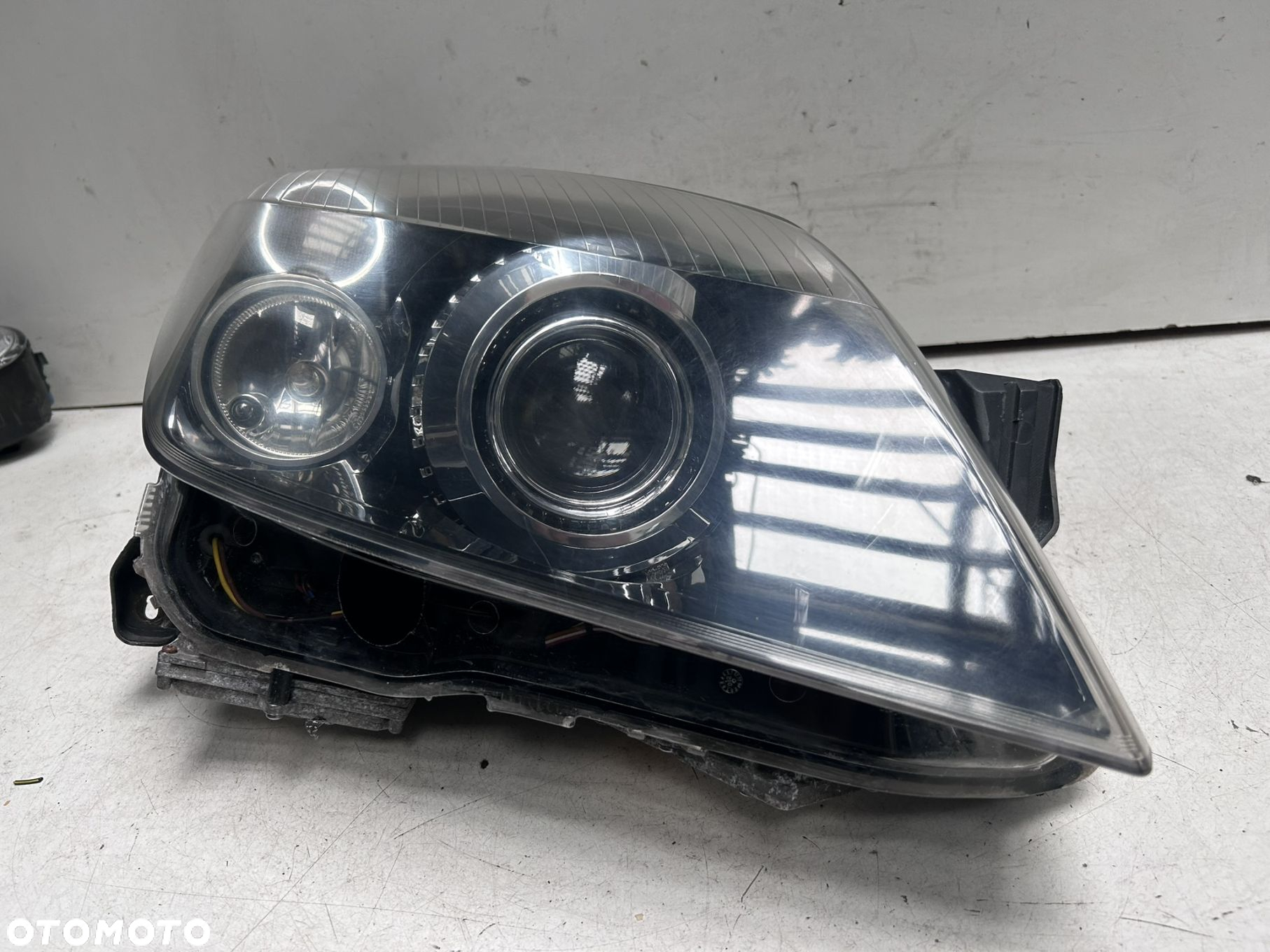 Reflektor prawy Opel Astra H Xenon skrętny + moduły - 2