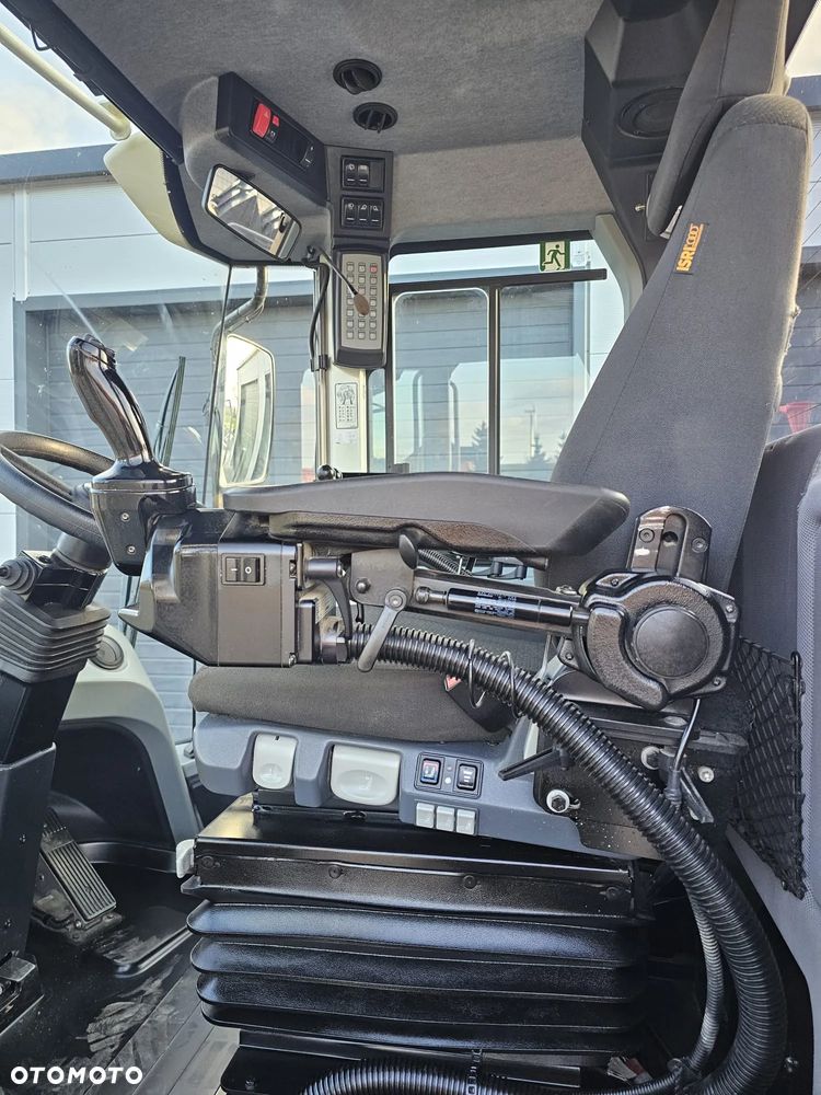 Liebherr L586 XPOWER 2020r - 9