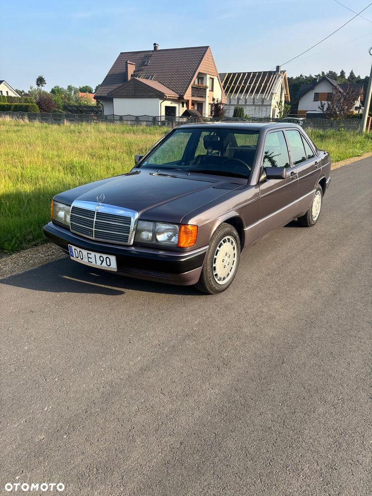 Mercedes-Benz W201 (190) - 1