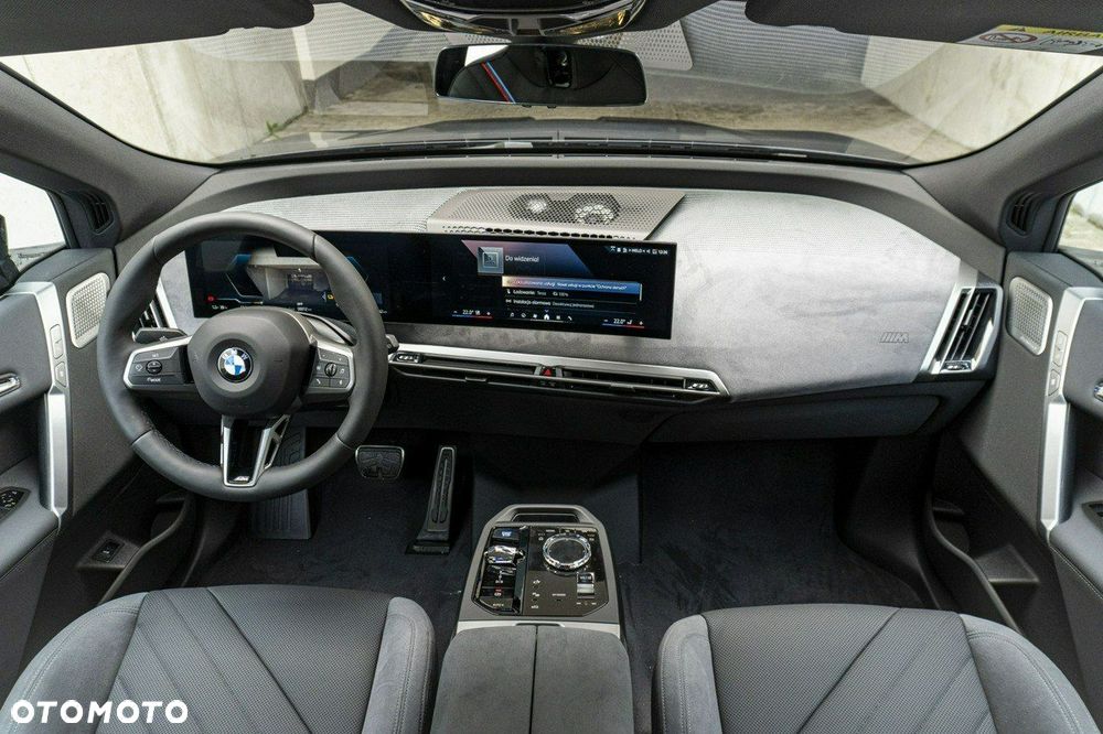 BMW iX - 13