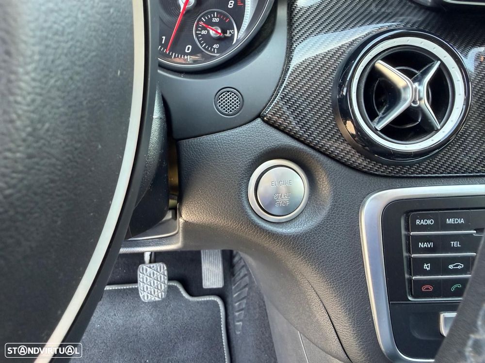 Mercedes-Benz GLA 180 AMG Line - 23