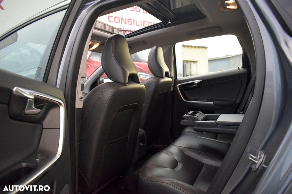 Volvo XC 60 D5 AWD Geartronic Ocean Race - 12