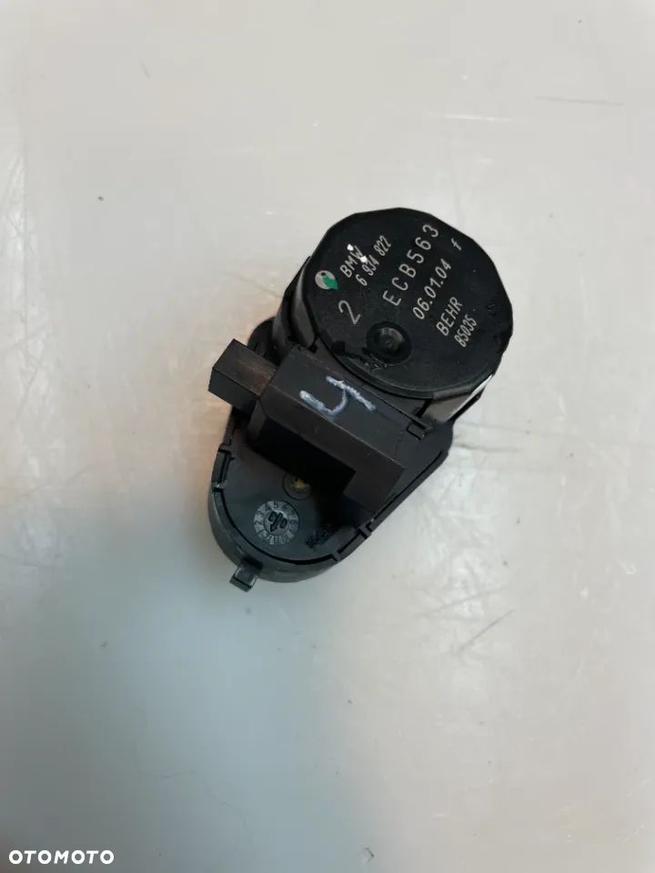 SILNICZEK NAGRZEWNICY BMW E46 6934822 - 1