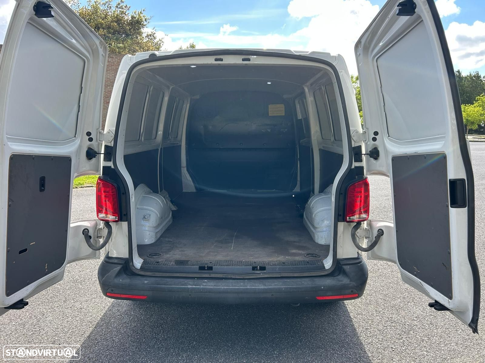 VW Transporter 2.0 TDI L.Business - 12