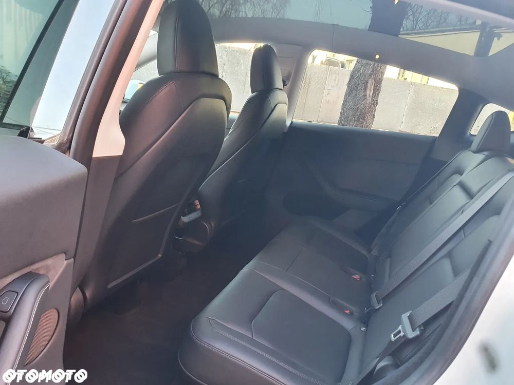 Tesla Model Y Long Range RWD - 12