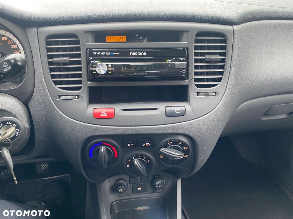 Kia Rio 1.4 EX - 27
