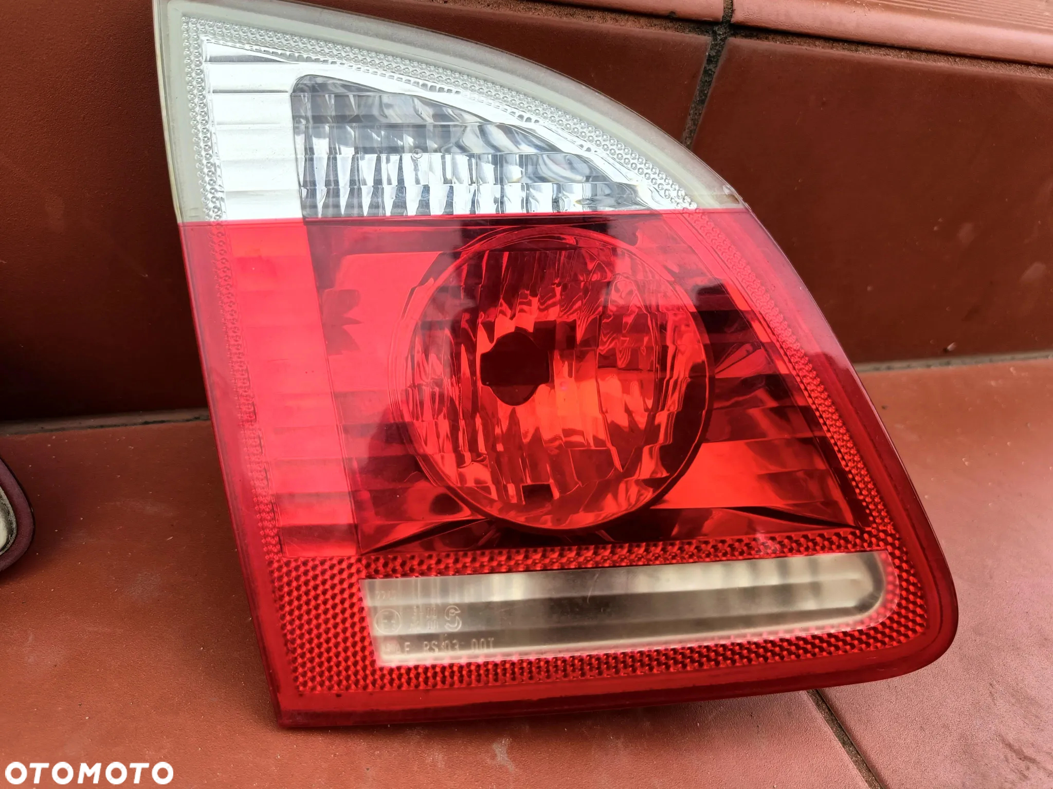 BMW E60 E61 KOMBI LAMPA TYLNA TYŁ W KLAPĘ LEWA PRAWA - 7