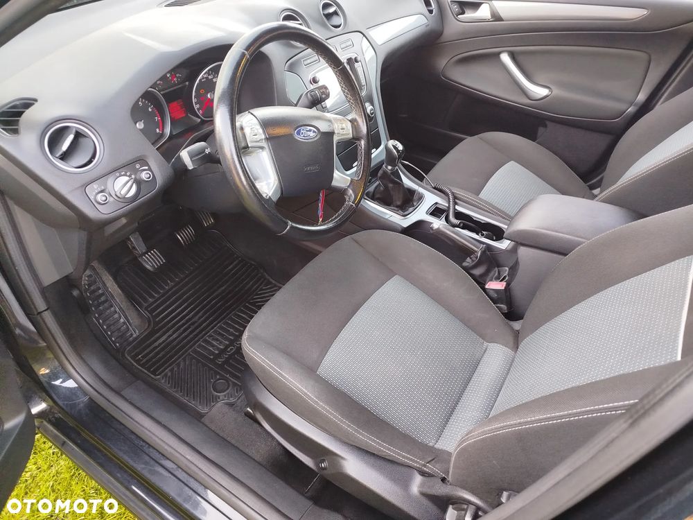 Ford Mondeo - 29