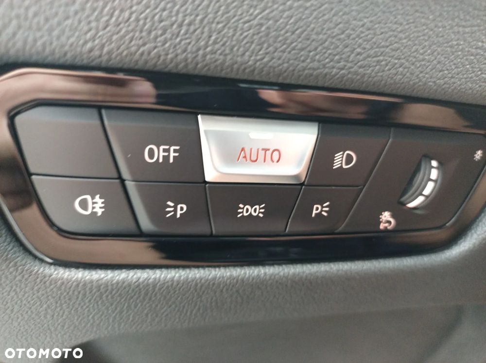 BMW Seria 3 316d mHEV - 36