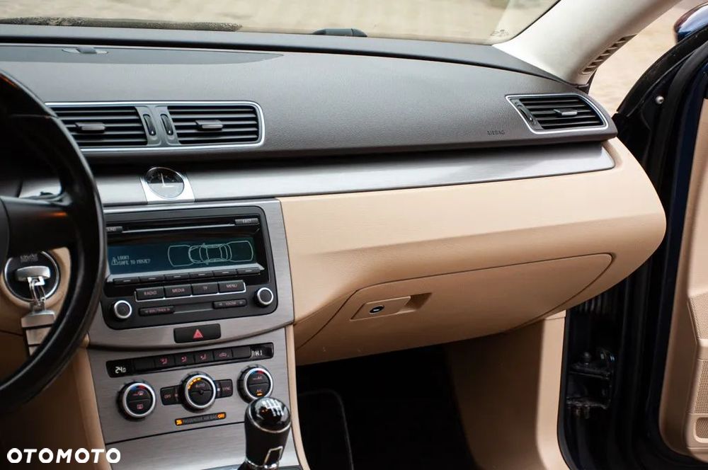 Volkswagen Passat 2.0 TDI Comfortline - 31