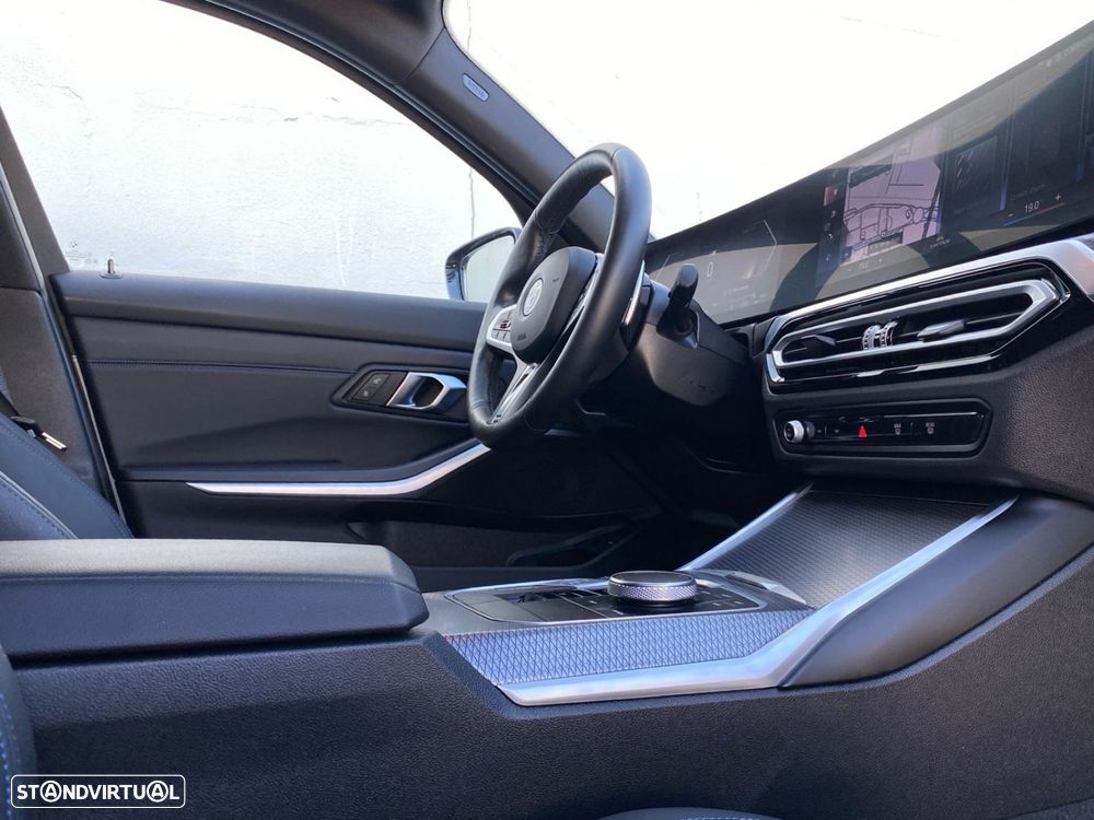 BMW 320 d Touring Pack Desportivo M Auto - 13