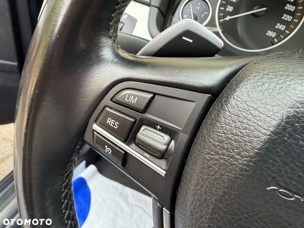 BMW Seria 5 530i Touring - 24