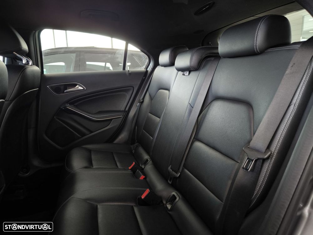 Mercedes-Benz A 180 d 7G-DCT Urban - 12