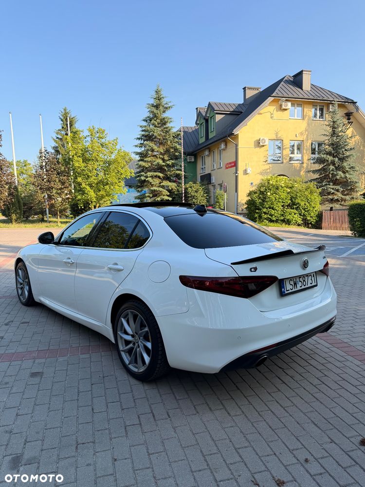 Alfa Romeo Giulia - 5