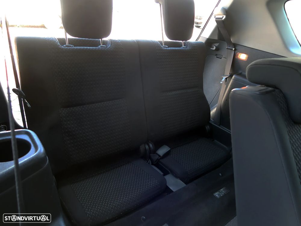 Toyota Corolla Verso 2.2 D-4D Sol - 14