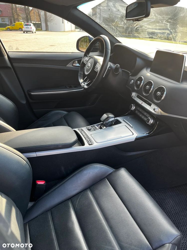 Kia Stinger - 12