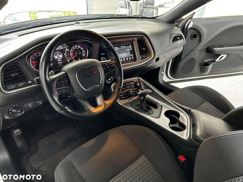 Dodge Challenger 5.7 R/T - 12