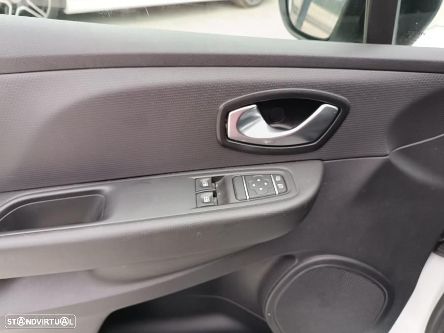 Renault Clio 0.9 TCe Limited Bi-Fuel - 8