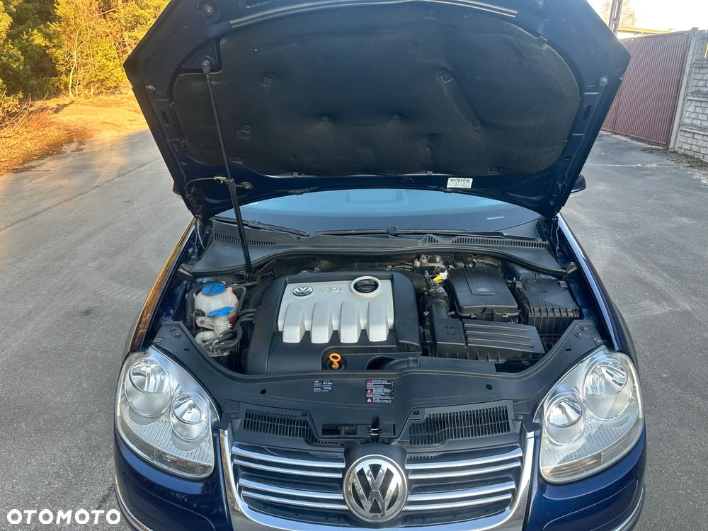 Volkswagen Jetta - 36