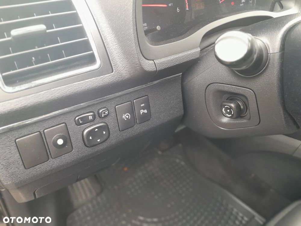 Toyota Avensis 2.2 D-CAT Premium - 18