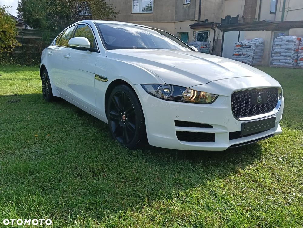Jaguar XE 2.0 D AWD Prestige - 2