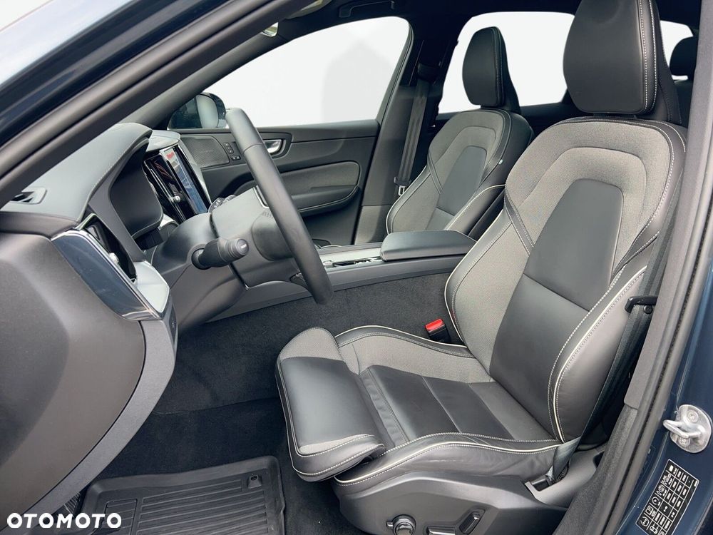 Volvo XC 60 B5 D AWD Ultimate Dark - 10