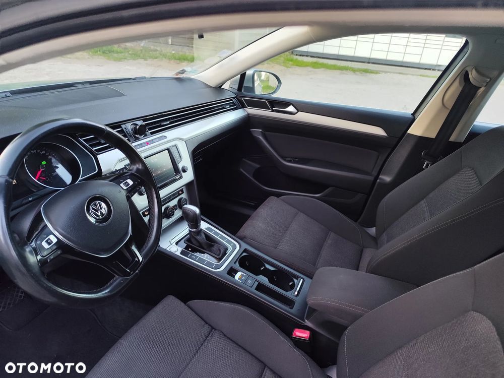 Volkswagen Passat 2.0 TDI SCR DSG Comfortline - 20