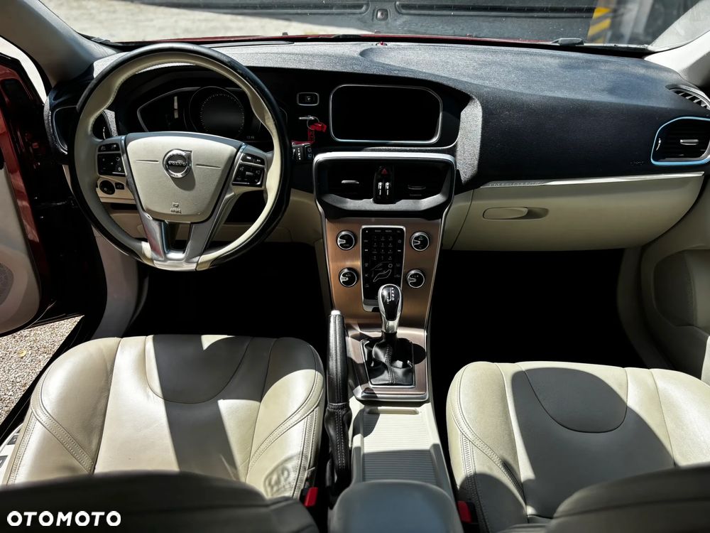 Volvo V40 Cross Country T4 Drive-E Momentum - 24
