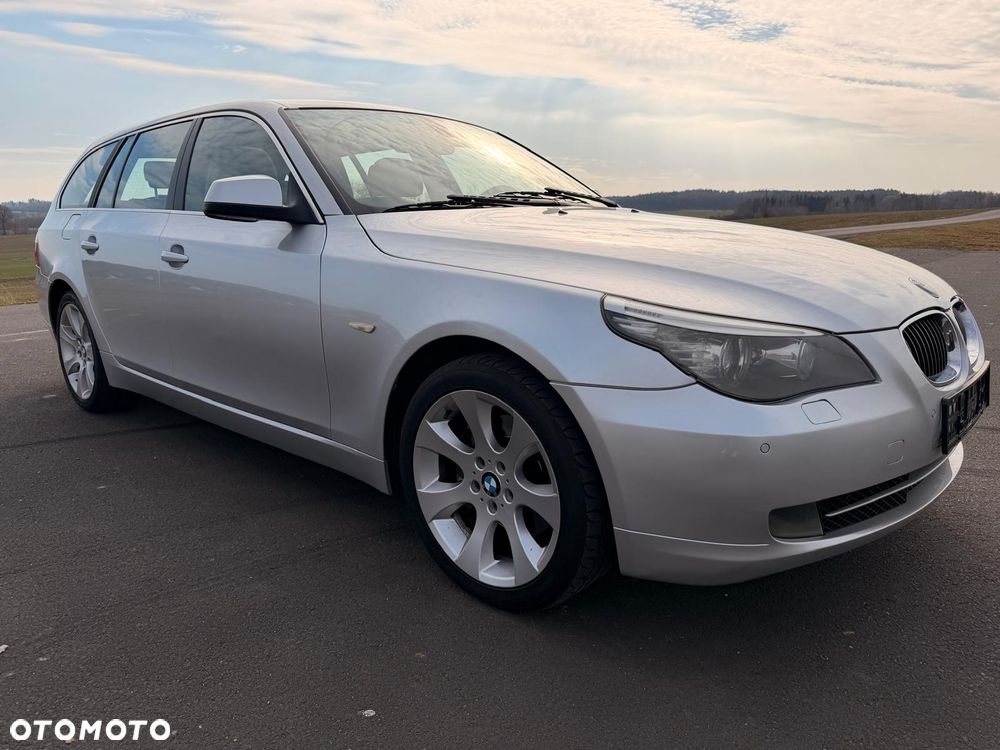 BMW Seria 5 525d xDrive - 4