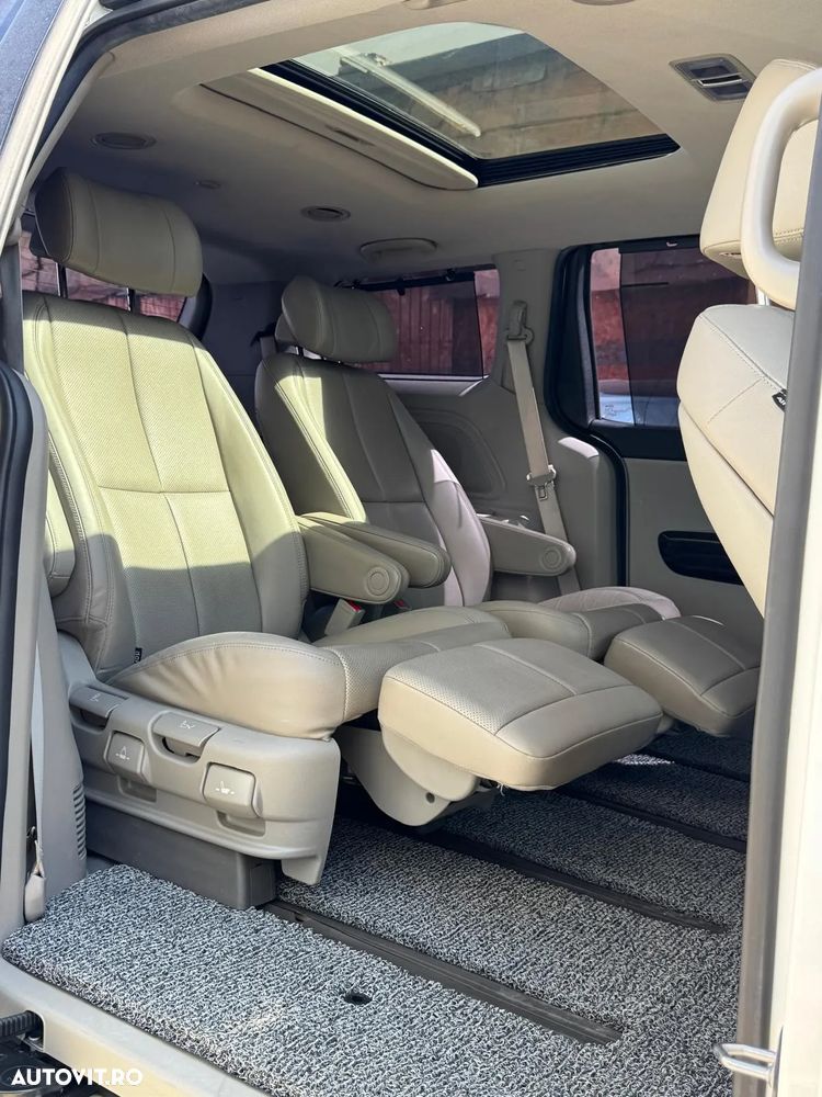 Kia Carnival - 10