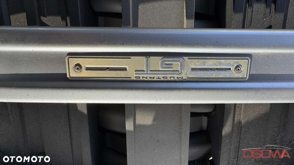 Ford Mustang - 25