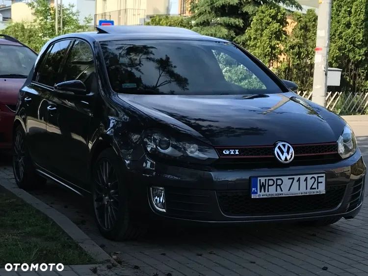 Volkswagen Golf - 1