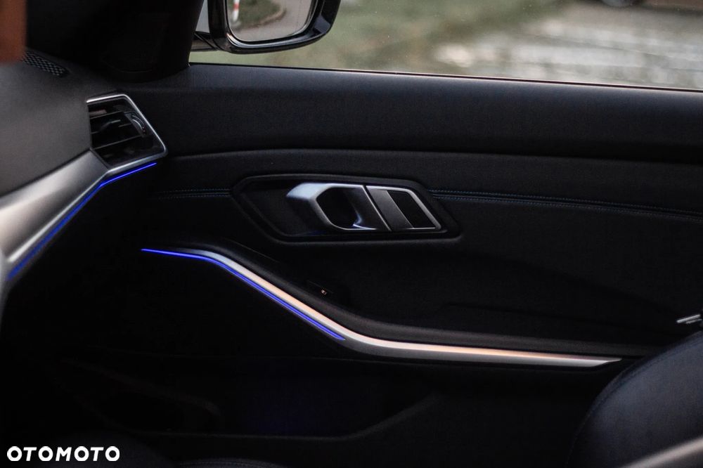 BMW Seria 3 320d xDrive M Sport sport - 10