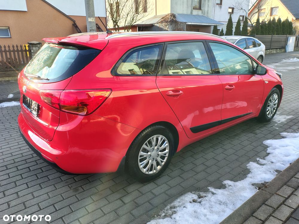 Kia Ceed 1.6 GDI ISG Dream-Team Edition - 11