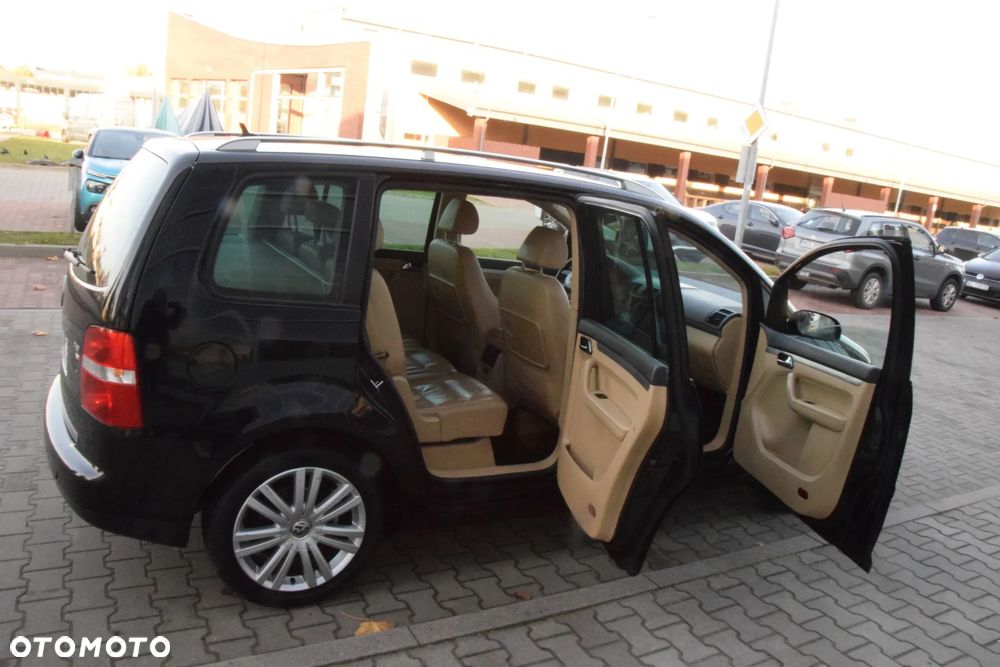 Volkswagen Touran - 23