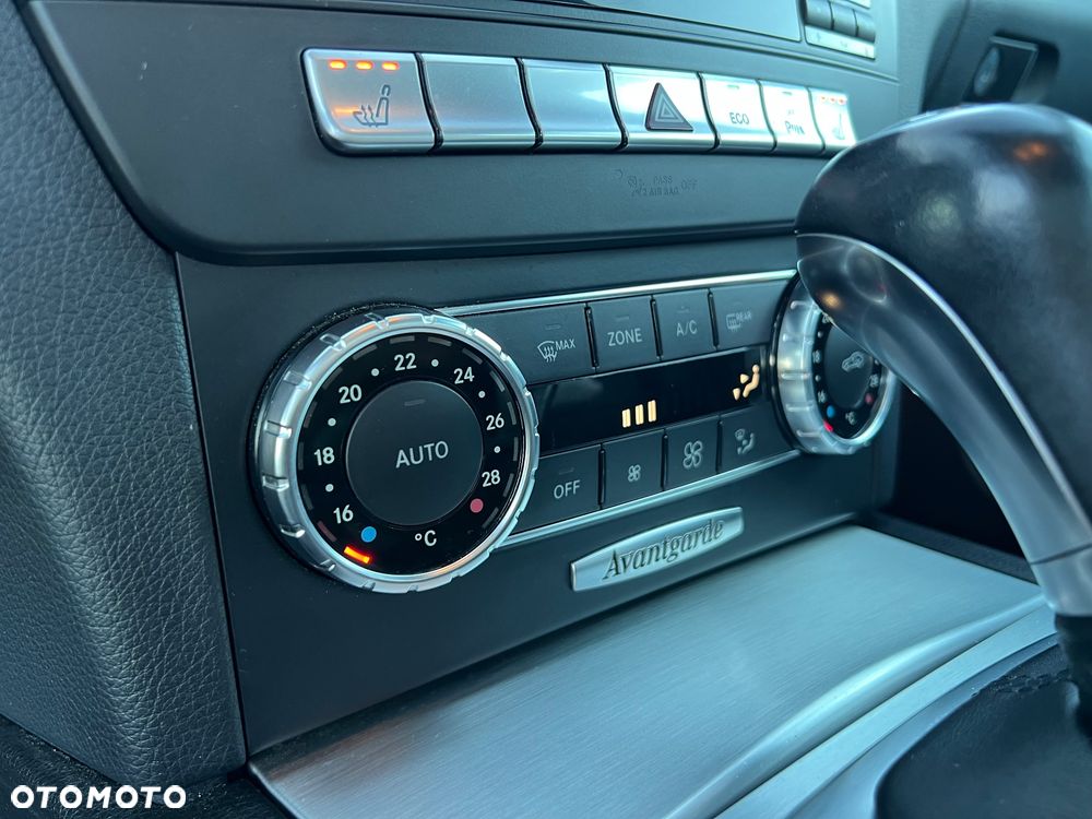 Mercedes-Benz Klasa C 180 CGI Automatik BlueEFFICIENCY Avantgarde - 21
