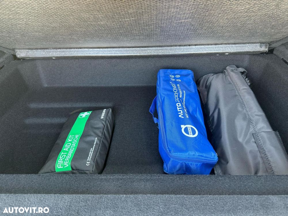 Volvo XC 90 B5 D AWD Geartronic Momentum Pro - 30