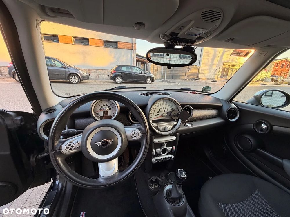 MINI Cooper Standard - 16