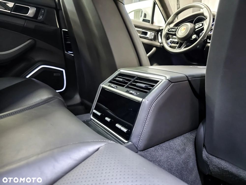 Porsche Panamera 4 - 12